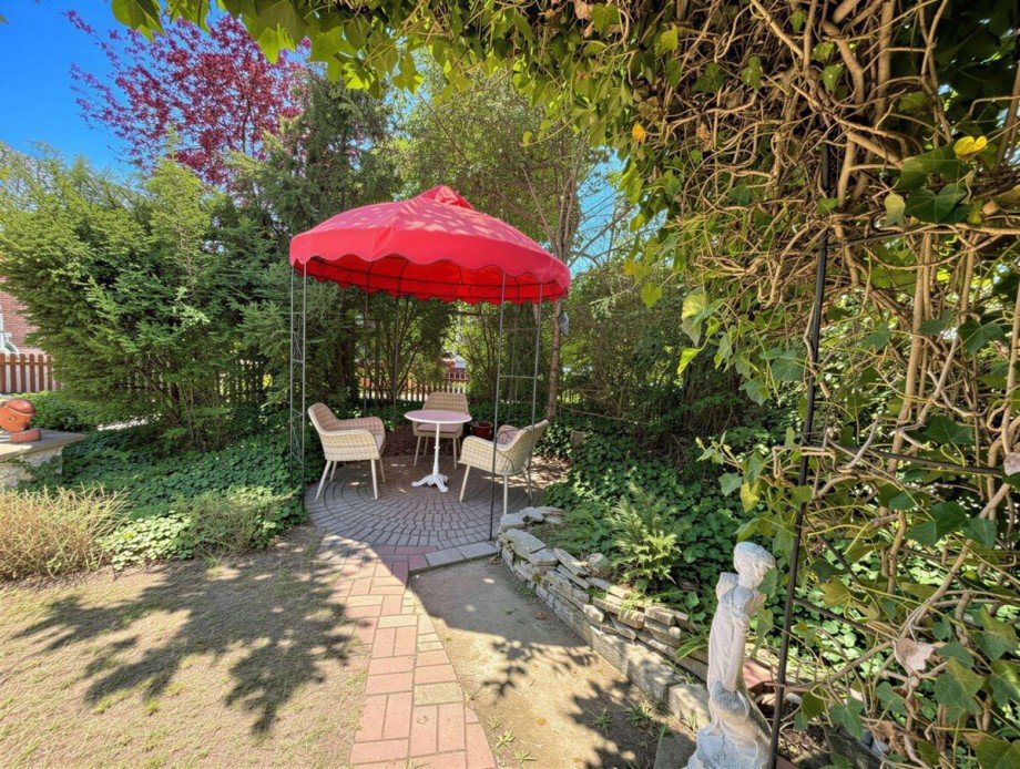 Pavillon im Garten Einfamilienhaus Stuhr