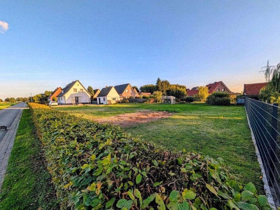Blick aus Nordwesten mit Stra�e Wohngrundst�ck Bassum