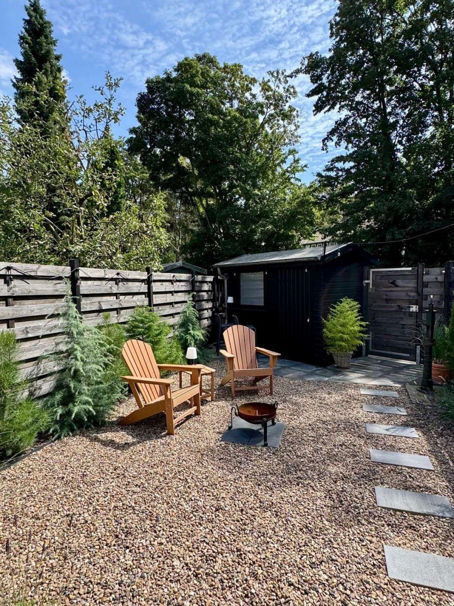 Sitzecke mit Feuerschale im Garten Haus Bremen