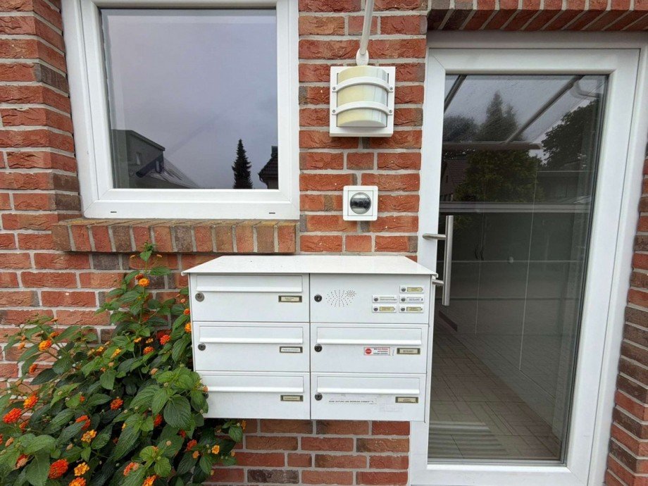 Hauseingang mit Video-Gegensprechanlage Penthousewohnung Hude