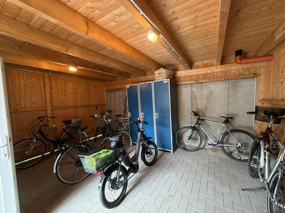 Ger�umiges Fahrradhaus Penthousewohnung Hude