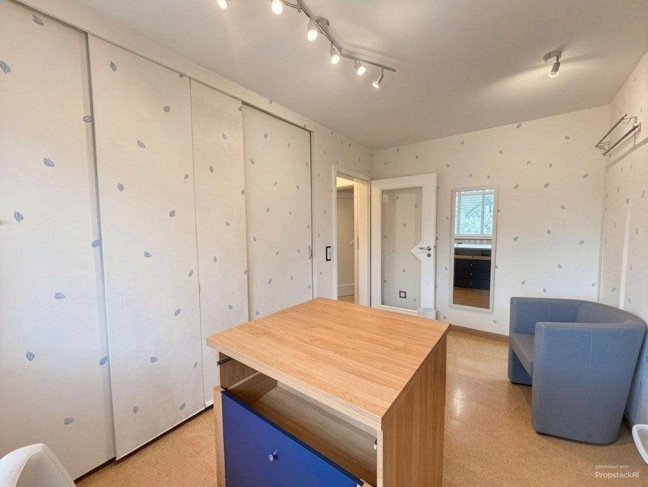 Ankleidezimmer Bild 2 - (KI generiert) Einfamilienhaus Stuhr