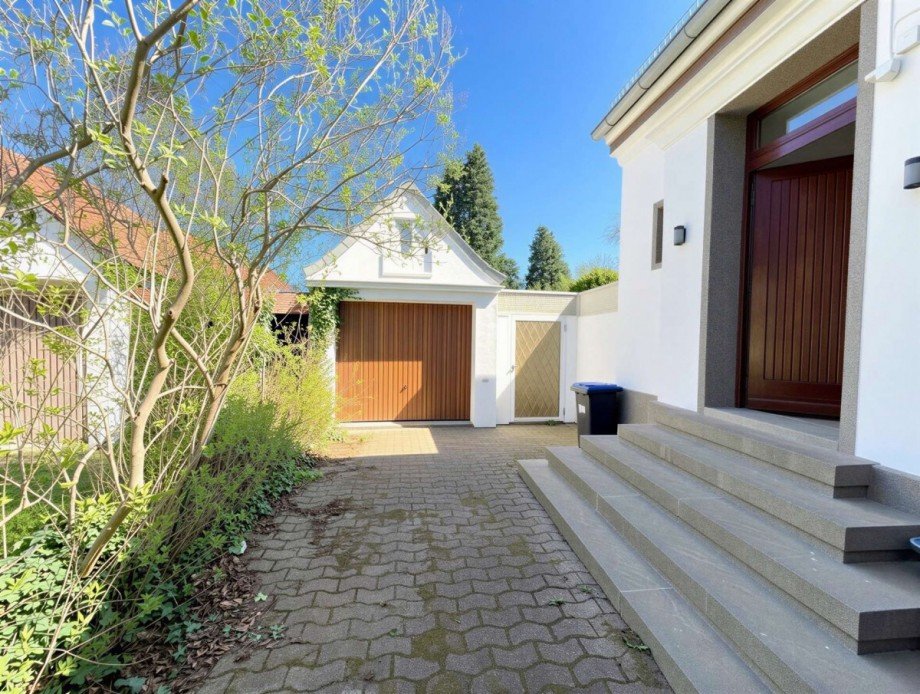 Einfahrt und Garage Doppelhaush�lfte Bremen