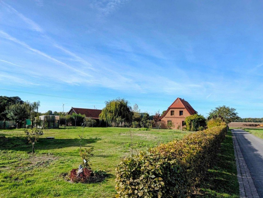 Blick aus Nordosten mit Stra�e Wohngrundst�ck Bassum